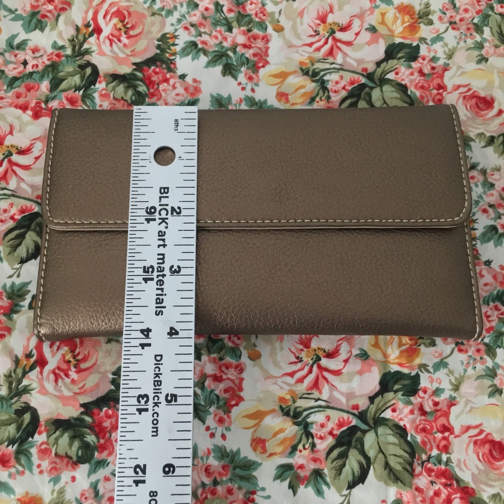 Metallic Tri-Fold Wallet - Picture 6 of 14
